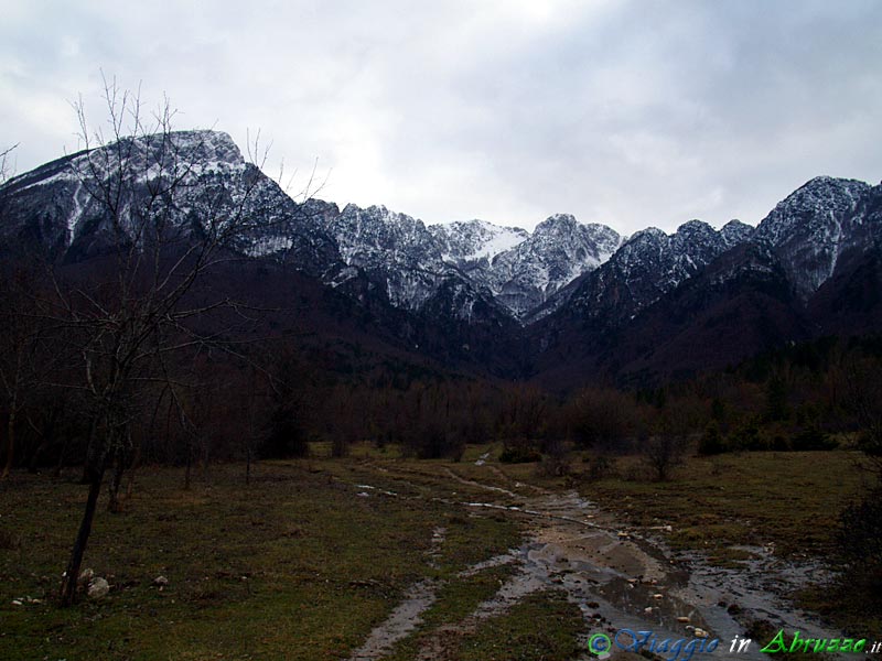 14-P1012262+.jpg - 14-P1012262+.jpg - Veduta invernale della 'Camosciara', Riserva Naturale Integrale nel cuore del Parco Nazionale d'Abruzzo, Lazio e Molise.