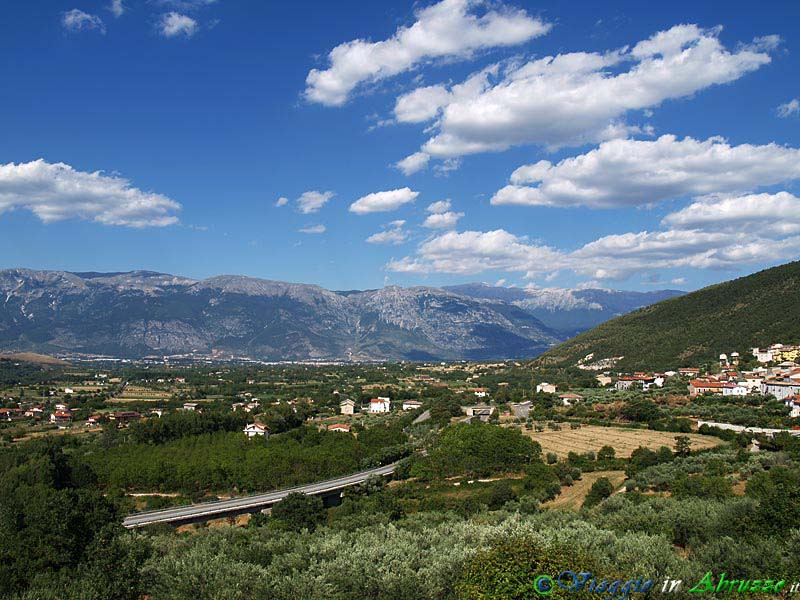 18-P7256960+.jpg - 18-P7256960+.jpg - Panorama della stupenda Valle Peligna.