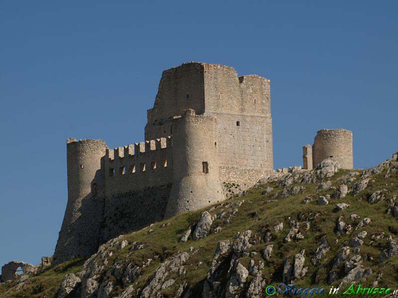 47-P7096402+.jpg - 47-P7096402+.jpg - Il castello di Rocca Calascio (XIII sec., 1.512 m. s.l.m.).