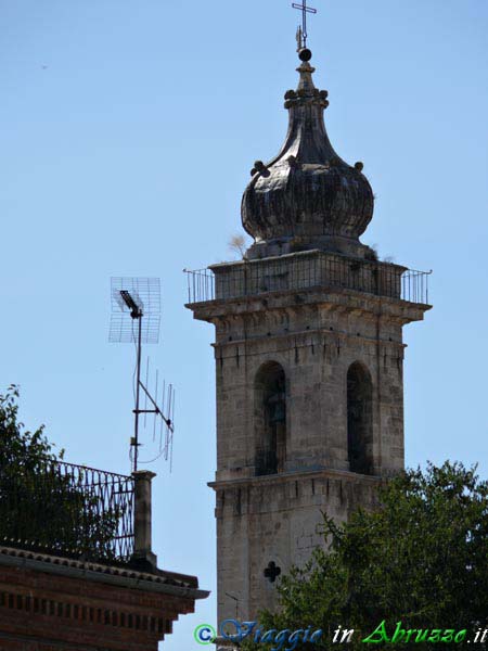 11-P1060227+.jpg - 11-P1060227+.jpg - Il campanile della chiesa di S. Maria della Pace (XVII sec.).