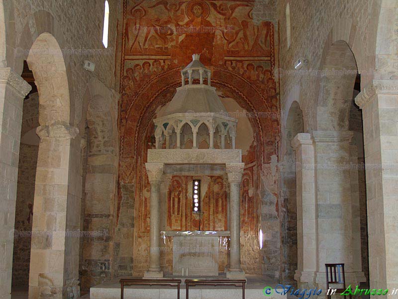 41-P8197646+.jpg - 41-P8197646+.jpg - Chiesa di S. Pietro ad Oratorium: il ciborio duecentesco e il ciclo di affreschi del XII secolo.