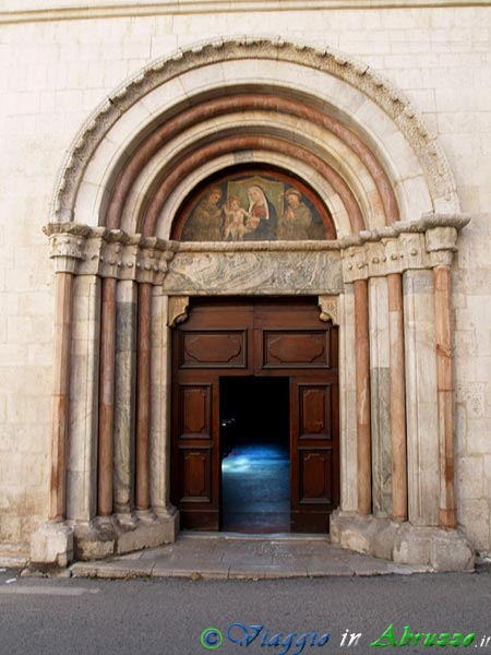 20.2PC070326+.jpg - 20.2PC070326+.jpg - Il portale della chiesa di S. FRancesco (XV sec.).