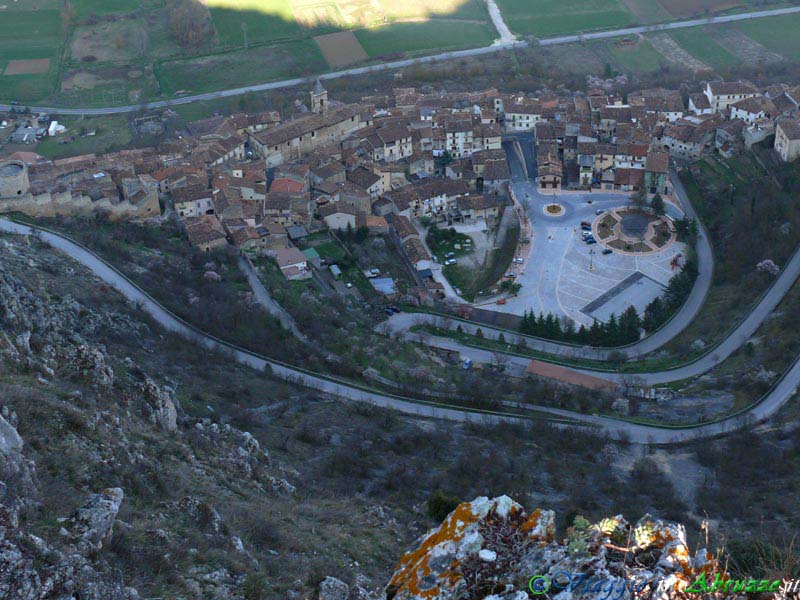 10_P1010002+.jpg - 10_P1010002+.jpg - Fossa vista dal castello di Ocre.