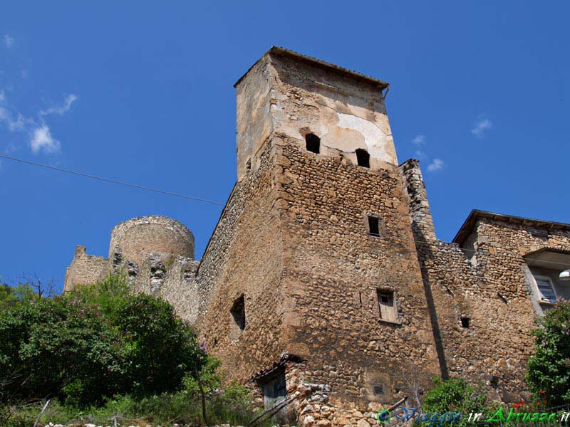 12_P5044237+.jpg - 12_P5044237+.jpg - Le rovine dell'antico castello o recinto fortificato.