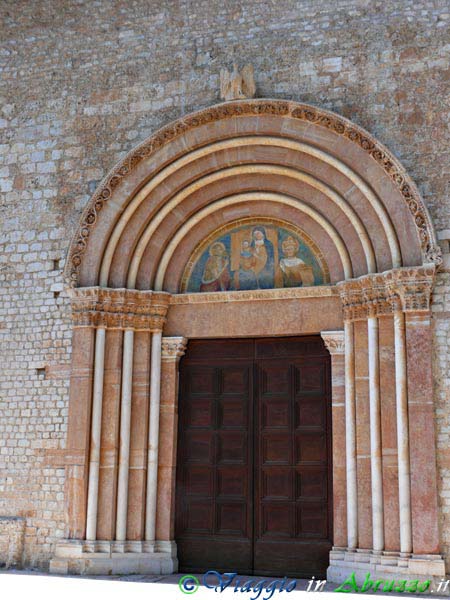 07_P1040351+.jpg - 07_P1040351+.jpg - Basilica di S. Maria di Collemaggio: la "Porta  Santa".