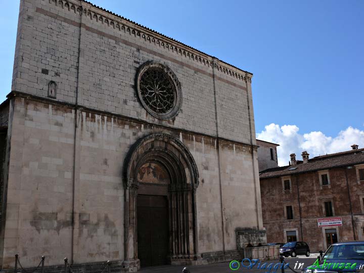 16_P1040375+.jpg - 16_P1040375+.jpg - La chiesa di S. Giusta di Bazzano (XIV sec.).