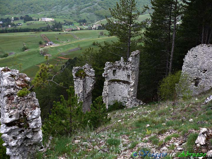 09_P1020932+.jpg - 09_P1020932+.jpg - Le rovine di Castel Mancino (X-XII sec.).