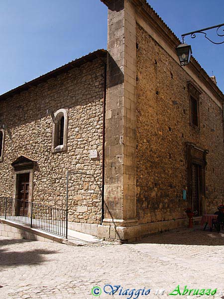 10-P6015632+.jpg - 10-P6015632+.jpg - L'antica chiesa di S. Nicola di Bari, attualmente adibita a sala conferenze.