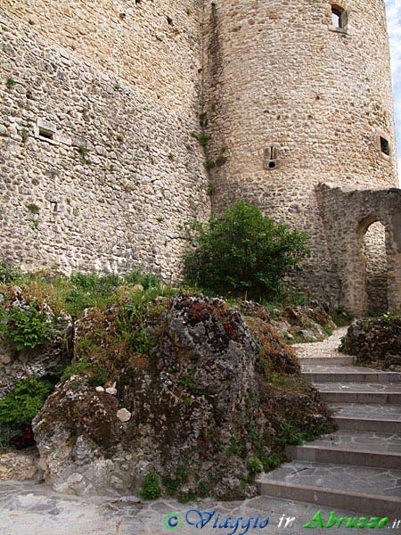 14_P6015855+.jpg - 14_P6015855+.jpg - Il castello Cantelmi (XIV-XV sec.).