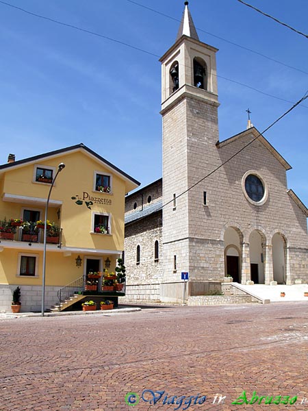 06-P6015790+.jpg - 06-P6015790+.jpg - La chiesa parrocchiale di S. Maria Assunte, interamente ricostruita nel 1954.