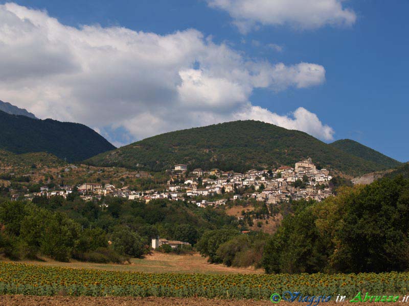 02-P8059276+.jpg - 02-P8059276+.jpg - Panorama del borgo.