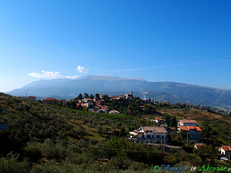 01-P8229106.jpg - 01-P8229106.jpg - Panorama del borgo.