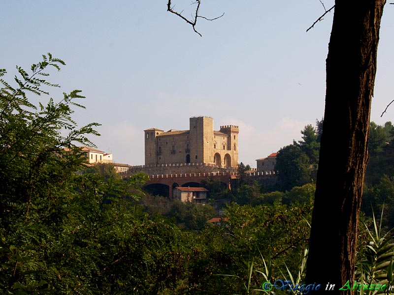 02-PA133223+.jpg - 02-PA133223+.jpg - Il castello di Crecchio.