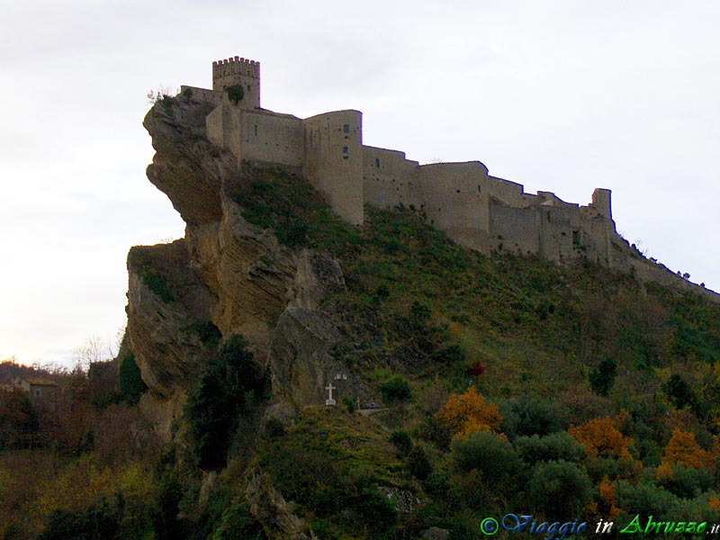 13-HPIM0076+.jpg - 13-HPIM0076+.jpg - Il fiabesco castello medievale di Roccascalegna.