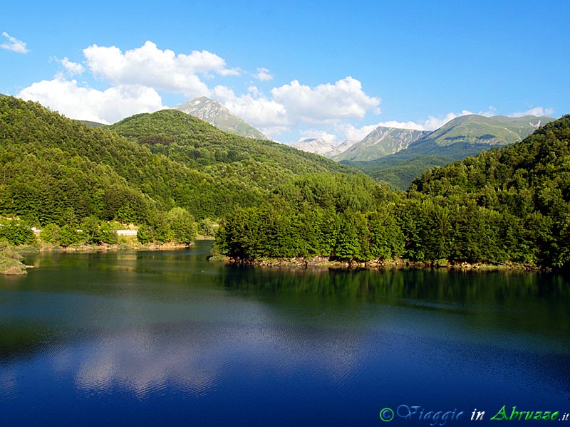 33-P7017587+.jpg - 33-P7017587+.jpg - Il lago di Provvidenza, nel Parco Nazionale del Gran Sasso-Monti della Laga.