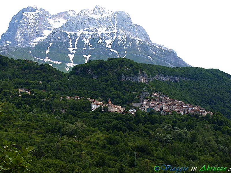18-P6161258+.jpg - 18-P6161258+.jpg - Pietracamela (1.005 m. s.l.m., circa 160 abitanti), "I Borghi più Belli d'Italia", nel Parco Nazionale del Gran Sasso-Monti della Laga.
