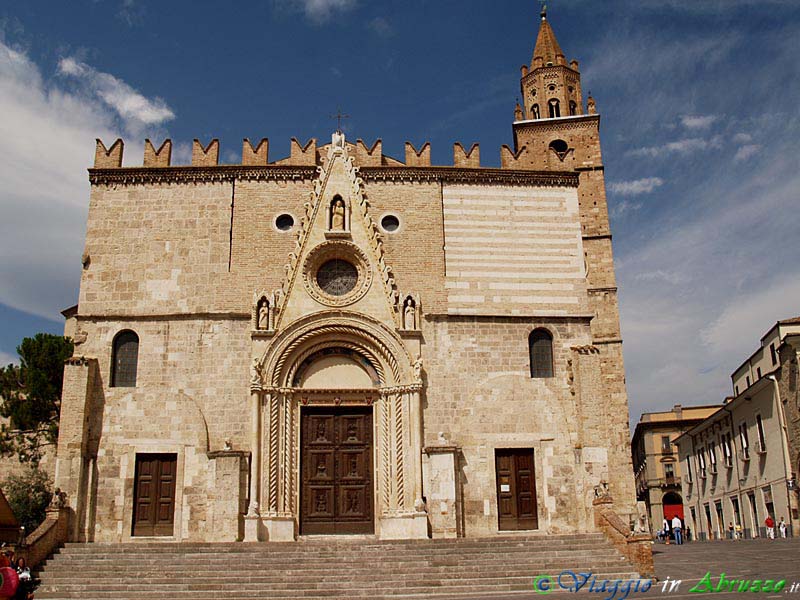 09-P8177891+.jpg - 09-P8177891+.jpg - TERAMO: la cattedrale di S. Berardo (XII-XIV sec.).