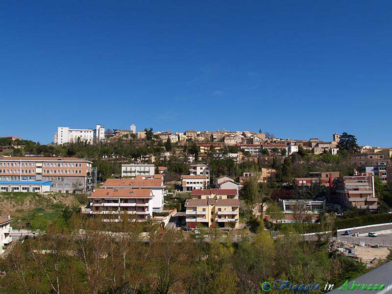 02-P4124084+.jpg - 02-P4124084+.jpg - Panorama della cittadina.