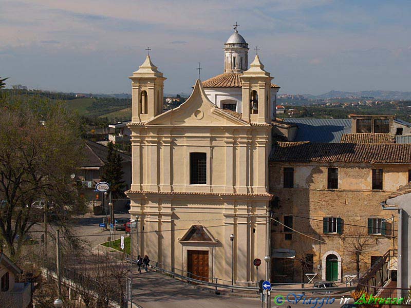 01-P3312930+.jpg - 01-P3312930+.jpg - La chiesa della "Madonna del Carmine" (Sec. XVII).