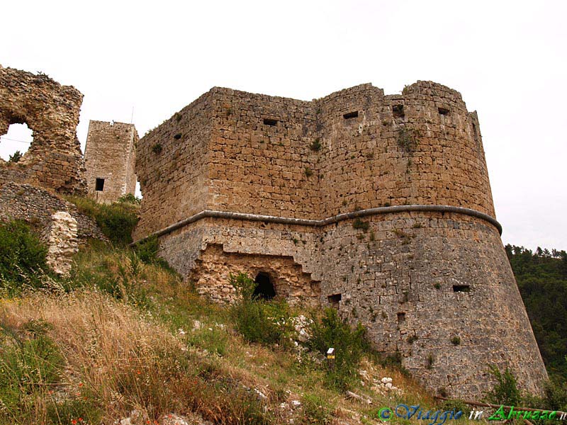 28-P6181608+.jpg - 28-P6181608+.jpg - Le rovine del castello medievale (X sec.).