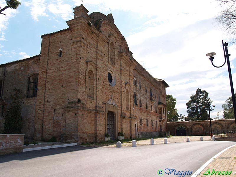04-P3312766+.jpg - 04-P3312766+.jpg - Il convento di "S. Panfilo fuori le mura" (XV sec.).