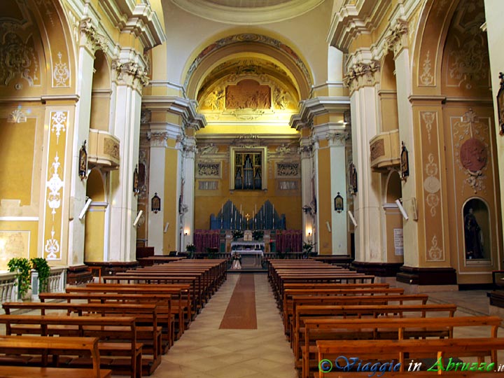 66-P9272190+.jpg - 66-P9272190+.jpg - La chiesa in stile barocco di S. Francesco, eretta nel XVIII sec. sui resti di una delle prime chiese francescane in Abruzzo.