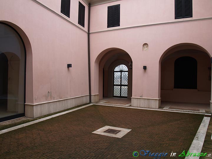 02-PC270568+.jpg - 02-PC270568+.jpg - Il palazzo del Museo Archeologico Civico Capitolare “De Galitiis - De Albentiis – Tascini” di Atri.