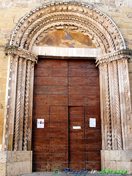 12-P5187989+.jpg - 12-P5187989+.jpg - L'elegante portale dell'antica chiesa di S. Francesco (XIII sec.).