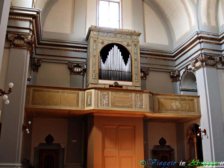 08-P5025368+.jpg - 08-P5025368+.jpg - L'organo (1833) di Quirico Gennari nella chiesa di S. Cipriano e S. Giustina.
