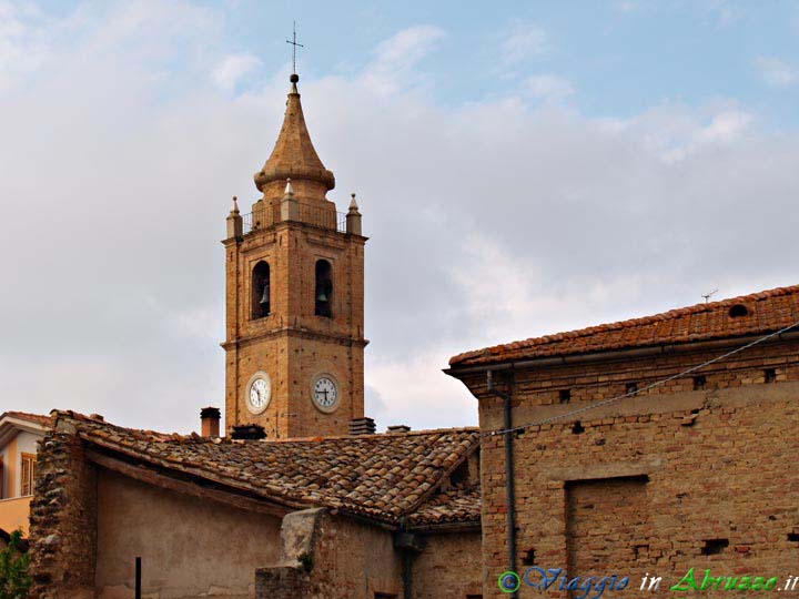 09-P5025893+.jpg - 09-P5025893+.jpg - Il campanile della chiesa della Madonna della Consolazione (XVI sec.).