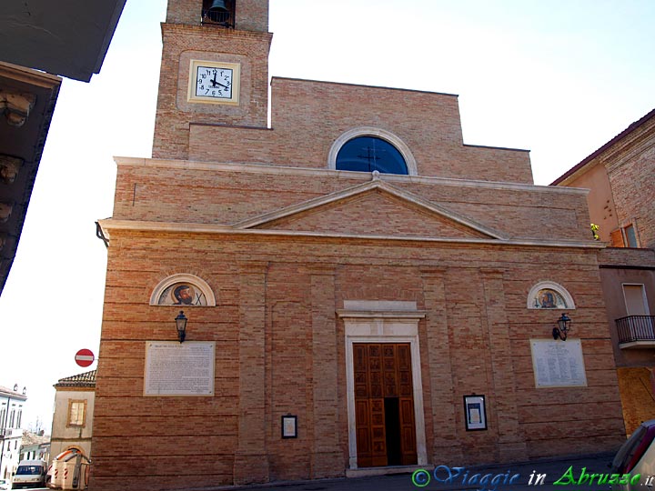 02-P1010319+.jpg - 02-P1010319+.jpg - La chiesa parrocchiale di S. Rocco.