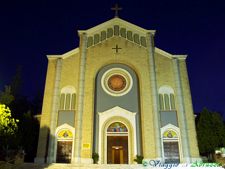 03-P1011471+.jpg - 03-P1011471+.jpg - La chiesa dell'Assunta, a Silvi Marina.