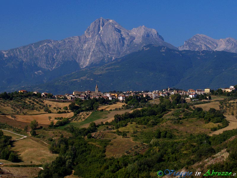 30-P7088343+.jpg - 30-P7088343+.jpg - Panorama della piccola frazione di Miano.